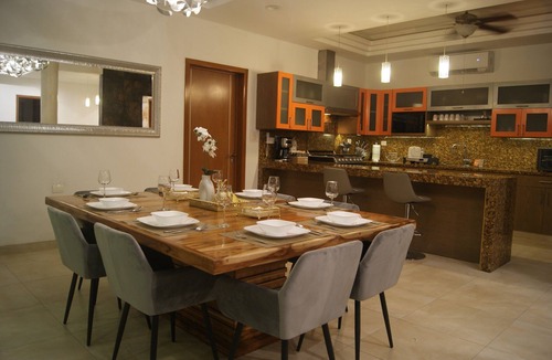 Colonia Centro House | Casa La Quinta. 3-bedroom beautiful house in Downtown Cozumel. AC, Pool & Wifi