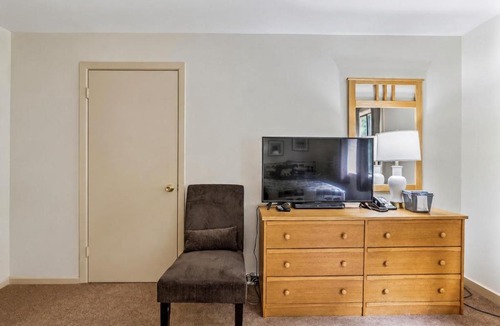 West Bridgewater Hotel | Cedarbrook Two Double bed Standard Hotel room 118