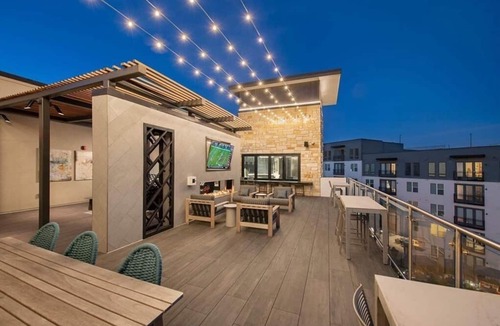 Addison Apartment | Central Upscale Retreat in Dallas Area