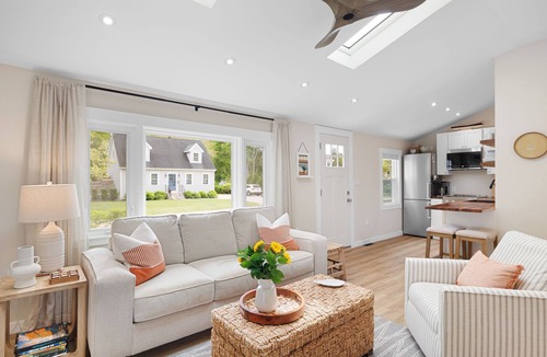 Kenyon House | Charming 2-bedroom house in South Kingstown with pass to beach