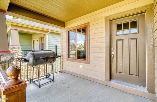 Gillette House | Charming 3 bed, 2 bath home complete with all the modern comforts.