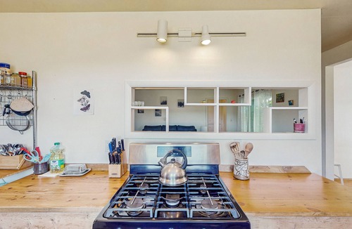 Thurston House | Charming dog-friendly house and separate studio w/grill, WIFI, washer and dryer
