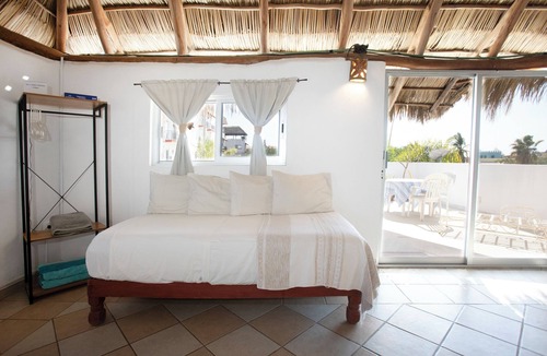 Emiliano Zapata House | Charming rooftop bungalow 1 block from the beach!
