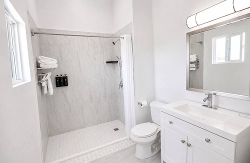 Little Italy Hotel | Charming Room Perfect for Art Enthusiasts Visiting Little Italy | 4 Units