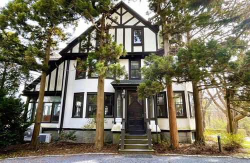 Easton's Point Apartment | Charming treetop apartment with ocean views & short walk to the beach