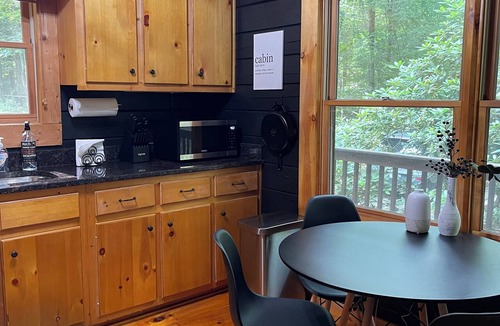 Hidden Lake Cabin | Cherry Log Chic - Perfectly Positioned Between Blue Ridge & Ellijay