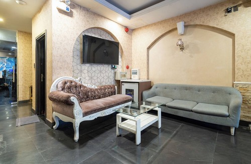 District 10 Hotel | Collection O Bonita Grand Hotel