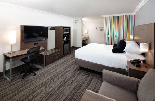 Temecula Hotel | Comfort and Convenience in Signature Temecula! Free Parking, Onsite Pool