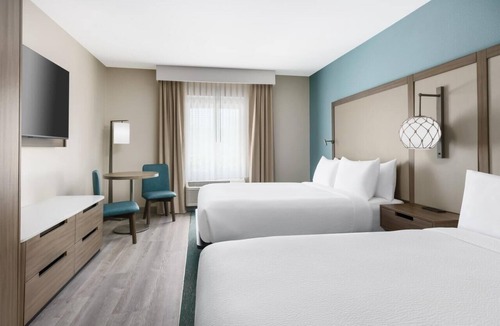 Marathon Hotel | Comfort & Convenience! 3 Great Units, Free Breakfast, Outdoor Pool!