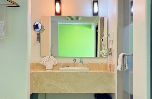 Downtown Cabo San Lucas Hotel | Comfortable Modern Suite w/Central Location & Relaxing Ambiance