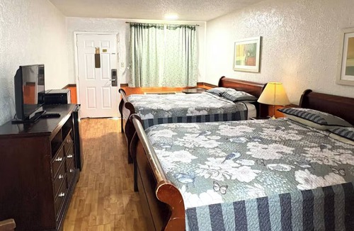 Victoria Hotel | Comfortable Room w/Free Parking, Near Victoria Attractions!