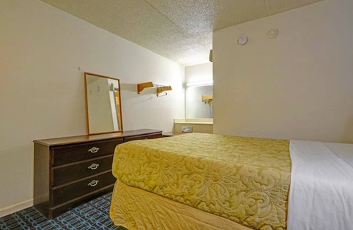 Brookville Hotel | Comfy Room near Brookville Lake | Near I-70 | Pet-Friendly Accommodation