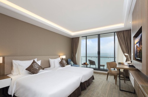 Tran Phu Beach Hotel | Comodo Nha Trang Hotel