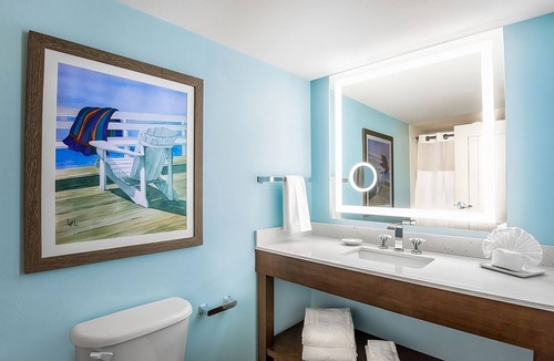 Osage Beach Hotel | Convenient Stay in Missouri! 2 Comfortable Units, Free Parking, Onsite Pool