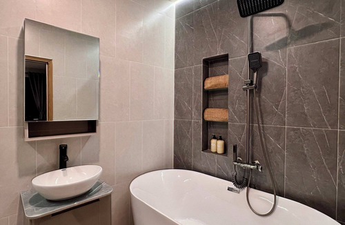 District 4 Apartment | Cosmic Retreat Studio Balcony Projector Near D1