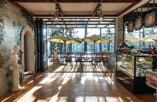Kon Plong Hotel | De Vivre Café & Home