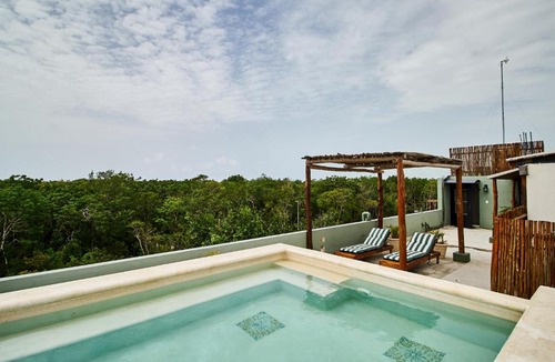 Zama Apartment | Delightful and romantic rooftop cabin & pool