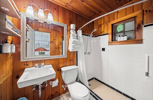 Hendersonville Hotel | Delightful Double Queen Hotel Room