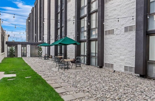 Cheyenne Hotel | Deluxe Two Queen Beds | Modern Room Near Wyoming State Capitol with Pool