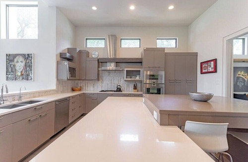 Bouldin House | Designer Comforts, Concierge & Eco-Friendly Luxury