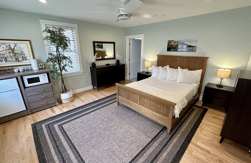 Yachting Village Hotel | Dive into downtown Newport RI magic in this freshly renovated 1BR retreat right off Historic Thames Street! Queen bed, ensuite glass walk-in shower, TV, mini-split AC, off-street parking. Just steps to restaurants & wharfs