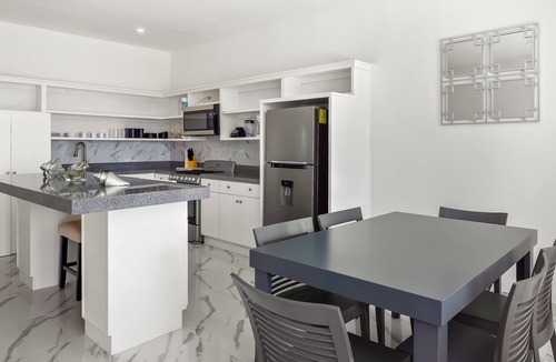 La Paloma House | Dog-friendly home 3 rows to beach with rooftop deck, pool, & kitchen