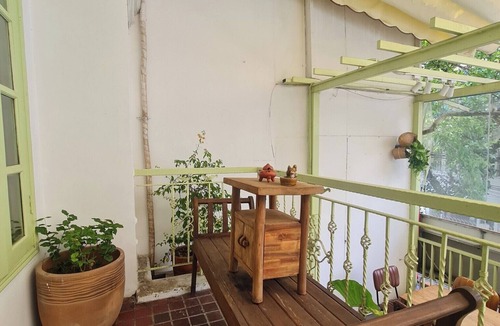 District 10 House | Double room with balcony, laundry free