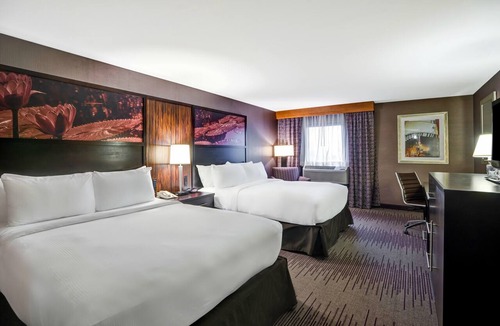 Downtown Wilmington Hotel | DoubleTree by Hilton Downtown Wilmington - Legal District