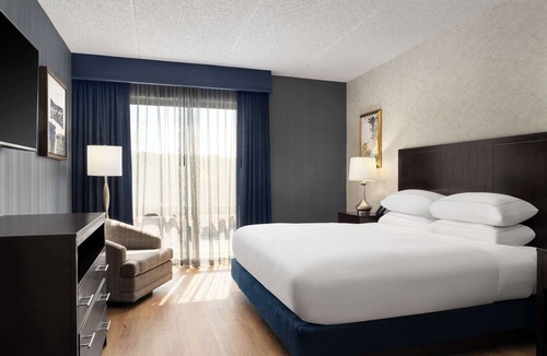 Windsor Locks Hotel | DoubleTree by Hilton Hartford - Bradley Airport