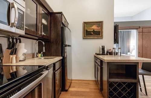 Jackson Hotel | Downtown Jackson - 1 Bedroom Miller Park Suite