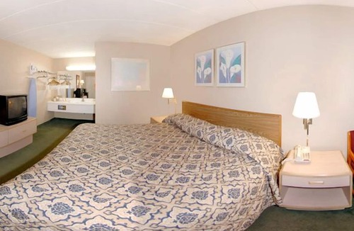 Franklin Hotel | Econo Lodge Franklin - Springboro