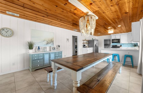 Kiska Beach House | "Emerald Escape" Private Pool - West End PCB