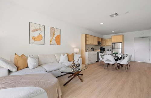 Hollywood Apartment | Emerald Ridge' Quiet Garden View Pool, Hot tub Gym