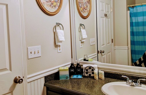 Gresham House | Entire 2,000 sqft with washer, dryer.