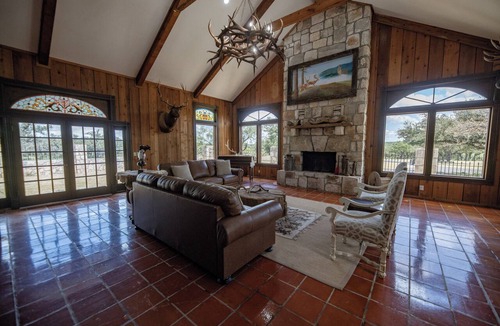 Mountain Home House | Experience the Texas Hill Country in this beautiful 4-bedroom, 3-bath home