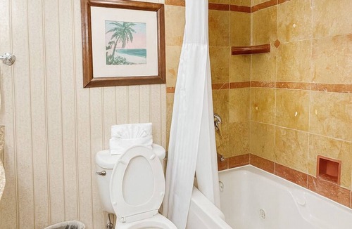 Chinatown Hotel | Explore Houston | Pool Access + Free Breakfast & Parking | CityCentre - 5.8 mi