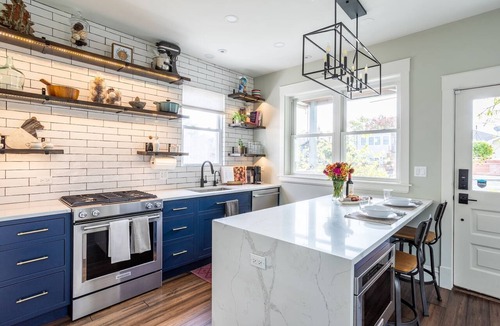 Andersonville Apartment | Fall Dates Open: Live Like an A-ville Local!