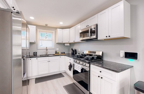 Providence House | Five75 Lux PROV - Master Suite Mins Away from Federal Hill