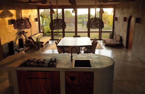 Saladita Hotel | Full House, Walk to Surf, Beach Access, Starlink, Mountain & Ocean Views