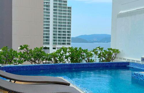 Tran Phu Beach Hotel | Golden Holiday Hotel