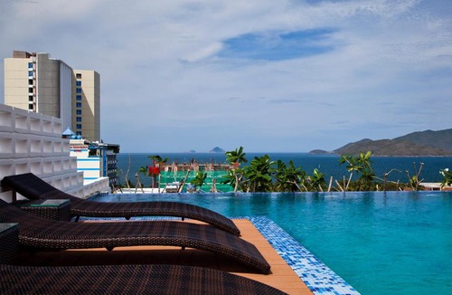 Tran Phu Beach Hotel | Golden Holiday Hotel