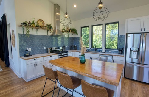 Stevenson House | Gorgeous pet friendly home with breath taking views, hot tub and fire pit