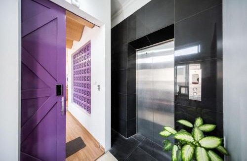 Hang Trong Apartment | Hanoi Haven Homestay 2 - Old Quarter Church - Lift & Balcony