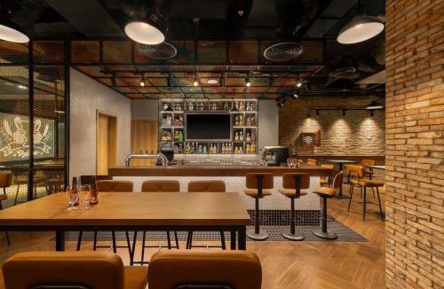 Thuan An Hotel | HIIVE by fusion Binh Duong - VSIP 1