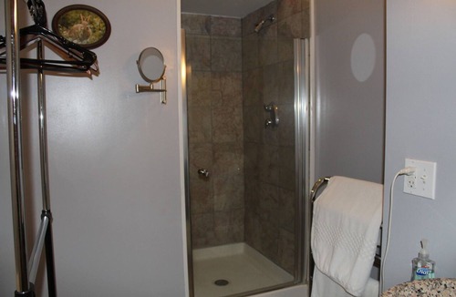South Haven Bed & Breakfast | Historical Monroe Manor - Arbor Room