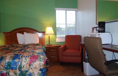 Eastside Santa Cruz Hotel | Hitching Post Studios Inn