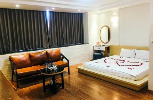Yen Phu Hotel | Hoang Gia Hotel 150 Nghi Tam HN-BayLux