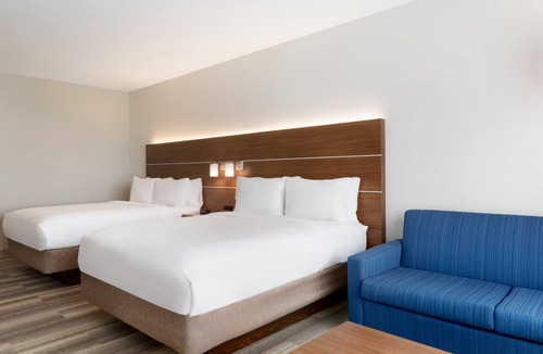 Roselawn Finance Hotel | Holiday Inn Express and Suites-Cincinnati NE - Red Bank Road by IHG
