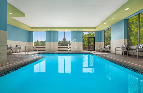 Akron Hotel | Holiday Inn Express & Suites Akron Regional Airport Area by IHG