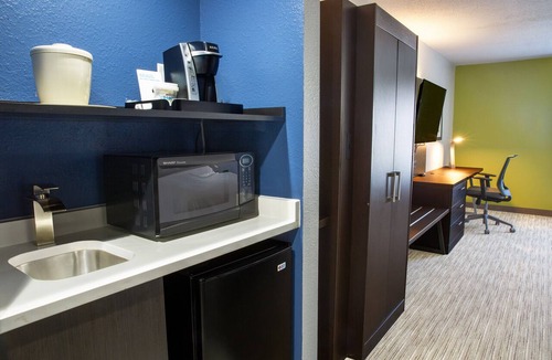 Huber Heights Hotel | Holiday Inn Express & Suites Dayton-Huber Heights by IHG